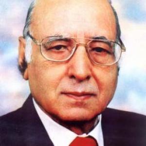 Khatir Ghaznavi ghazal Jab Uss Zulf kee baat chalee